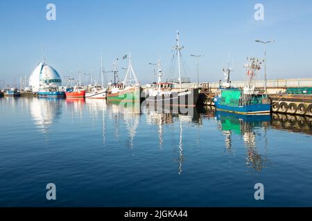 02 mai 2022 Port, port de ville avec bateaux de pêche dans la ville de Hel. Hel, péninsule de Hel, Mer Baltique, Pomerania, Pologne Banque D'Images