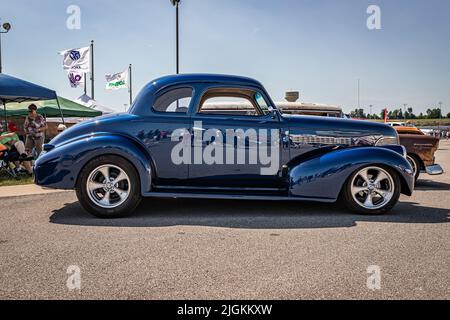 Lebanon, TN - 14 mai 2022 : vue latérale d'un coupé Master Deluxe 1939 de Chevrolet lors d'un salon automobile local. Banque D'Images