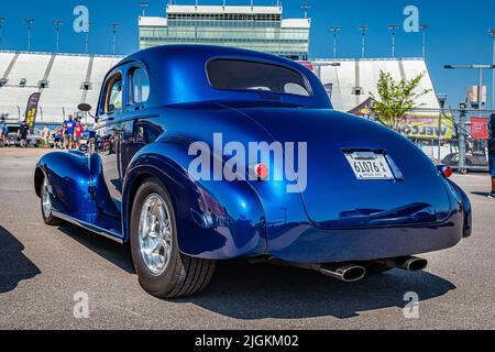 Liban, TN - 14 mai 2022 : vue arrière d'angle basse d'un coupé Master Deluxe 1939 de Chevrolet lors d'un salon automobile local. Banque D'Images