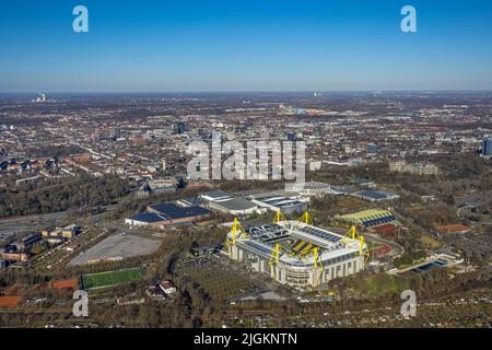 Photographie aérienne, signal Iduna Park Bundesliga Stadium BVB 09 Borussia Dortmund ainsi que le Westfalenhallen, Westfalenhalle, Dortmund, Ruhr, Banque D'Images