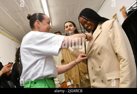 Pauline Ducruet - Backstage du fichier Alter Femme automne/hiver 2022/2023 lors de la Fashion week de Paris, France, le 1er mars 2022 Banque D'Images