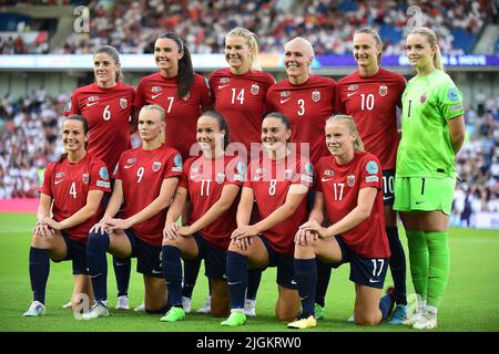 Brighton, Royaume-Uni. 11th juillet 2022. L'équipe nationale féminine de football de Norvège pose pour une photo d'équipe avant le début du match. UEFA Women's Euro England 2022, Group A match, England Women v Norway Women au Falmer Stadium de Brighton & Hove à Sussex le lundi 11th juillet 2022. Cette image ne peut être utilisée qu'à des fins éditoriales. Utilisation éditoriale uniquement, licence requise pour une utilisation commerciale. Aucune utilisation dans les Paris, les jeux ou les publications d'un seul club/ligue/joueur. photo par Steffan Bowen/Andrew Orchard sports photographie/Alay Live news crédit: Andrew Orchard sports photographie/Alay Live News Banque D'Images