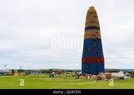 Larne, Irlande du Nord, Royaume-Uni, Royaume-Uni. 11th juillet 2022 - le feu de camp de Craigyhill est officiellement déclaré le plus haut du monde à une hauteur de 203 pieds (61,8m). Banque D'Images