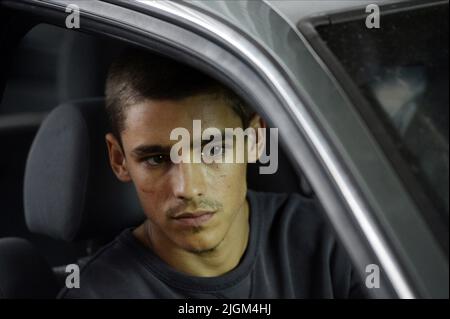 BRENTON THWAITES, FILS D'UNE ARME À FEU, 2014 Banque D'Images