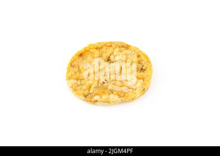 Une seule puce de maïs de riz isolée sur fond blanc. Aliments diététiques sains Banque D'Images
