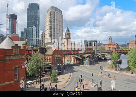 Deansgate Skyline Castle Street, canal Rochdale, vers Castlefields , Manchester, Angleterre, ROYAUME-UNI, M3 4LG Banque D'Images