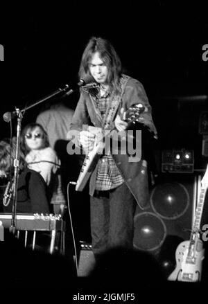 Neil Young à Fillmore West à San Francisco, CA, 1972 Banque D'Images