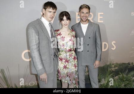 New York, États-Unis. 11th juillet 2022. Des acteurs, le centre Daisy Edgar-Jones, Taylor John-Smith, Right et Harris Dickinson assistent à la projection de la première mondiale « Where the Crawdads Sing » au musée d'art moderne de New York, sur 11 juillet 2022. Photo par Peter Foley/UPI crédit: UPI/Alay Live News Banque D'Images