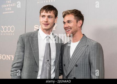 New York, NY - 11 juillet 2022: Taylor John-Smith et Harris Dickinson assister à la première du film 'Where the Crawdads Sing' au Musée d'Art moderne Banque D'Images