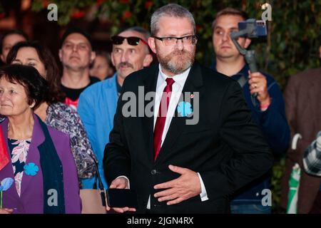 Wroclaw, Wroclaw, Pologne. 11th juillet 2022. À Wroclaw, les nationalistes ont célébré la Journée du souvenir des victimes du génocide commis par les nationalistes ukrainiens sur les citoyens de la deuxième République polonaise. Dans le CPCC: Grzegorz Braun - député, militant d'extrême droite, dirigeant de la Confédération de la Couronne polonaise (Credit image: © Krzysztof Zatycki/ZUMA Press Wire) Credit: ZUMA Press, Inc./Alamy Live News Banque D'Images