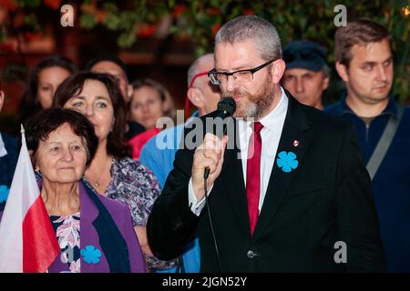 Wroclaw, Wroclaw, Pologne. 11th juillet 2022. À Wroclaw, les nationalistes ont célébré la Journée du souvenir des victimes du génocide commis par les nationalistes ukrainiens sur les citoyens de la deuxième République polonaise. Dans le CPCC: Grzegorz Braun - député, militant d'extrême droite, dirigeant de la Confédération de la Couronne polonaise (Credit image: © Krzysztof Zatycki/ZUMA Press Wire) Credit: ZUMA Press, Inc./Alamy Live News Banque D'Images