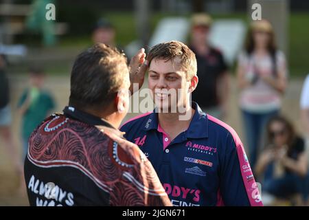 Darwin, Australie. 16 juin 2022. Sur la photo, Bryce Fullwood, Brad Jones Racing avec Larrakia Elder, Richard Fejo en tant qu'interprète de l'origine australienne Banque D'Images