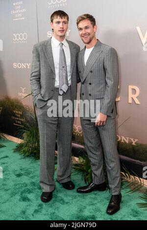 New York, États-Unis. 11th juillet 2022. Harris Dickinson et Taylor John-Smith assistent à la première du film 'Where the Crawdads Sing' au Musée d'art moderne (photo de Lev Radin/Pacific Press) Credit: Pacific Press Media production Corp./Alay Live News Banque D'Images