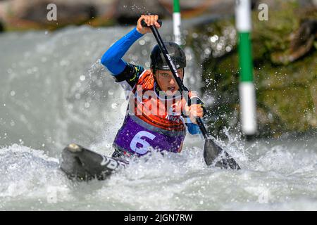 Ivrea, Italie. 10th juillet 2022. Ivrea, Italie 09 juillet 2022 2022 Championnats du monde junior ICF et slalom de canoë U23 à Ivrea, en Italie, les U23 meilleurs pagayeurs slalom de canoë au monde ont pris la scène et se sont battus pour le titre mondial. Les courses suivantes ont eu lieu : canoë pour femmes de moins de 23 ans (C1) canoë pour hommes de moins de 23 ans (C1) kayak pour femmes de moins de 23 ans (K1) kayak pour hommes de moins de 23 ans (K1); kayak pour hommes junior (K1), kayak pour femmes junior (K1), canoë pour femmes junior (K1), canoë pour hommes junior (K1), canoë pour femmes de moins de 23 ans (6) crédit Aleksandra : Agence photo indépendante/Alamy Live News Banque D'Images