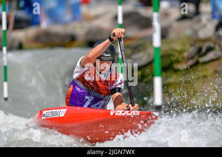 Ivrea, Italie. 10th juillet 2022. Ivrea, Italie 09 juillet 2022 2022 Championnats du monde junior ICF et slalom de canoë U23 à Ivrea, en Italie, les U23 meilleurs pagayeurs slalom de canoë au monde ont pris la scène et se sont battus pour le titre mondial. Les courses suivantes ont eu lieu : canoë pour femmes de moins de 23 ans (C1) canoë pour hommes de moins de 23 ans (C1) kayak pour femmes de moins de 23 ans (K1) kayak pour hommes de moins de 23 ans (K1); kayak pour hommes junior (K1), kayak pour femmes junior (K1), canoë pour femmes junior (K1), canoë pour hommes junior (K1), canoë pour femmes de moins de 23 ans (14) crédit : Agence photo indépendante/Alamy Live News Banque D'Images