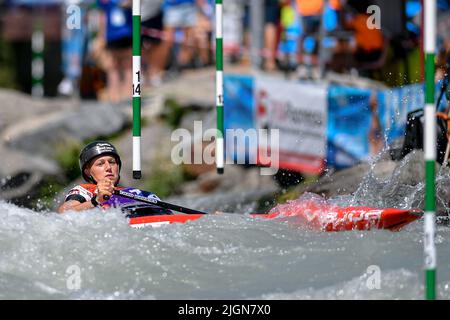 Ivrea, Italie. 10th juillet 2022. Ivrea, Italie 09 juillet 2022 2022 Championnats du monde junior ICF et slalom de canoë U23 à Ivrea, en Italie, les U23 meilleurs pagayeurs slalom de canoë au monde ont pris la scène et se sont battus pour le titre mondial. Les courses suivantes ont eu lieu : canoë pour femmes de moins de 23 ans (C1) canoë pour hommes de moins de 23 ans (C1) kayak pour femmes de moins de 23 ans (K1) kayak pour hommes de moins de 23 ans (K1); kayak pour hommes junior (K1), kayak pour femmes junior (K1), canoë pour femmes junior (K1), canoë pour hommes junior (K1), canoë pour femmes de moins de 23 ans (14) crédit : Agence photo indépendante/Alamy Live News Banque D'Images