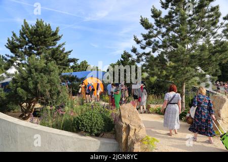 Over the Wall Garden (Matthew Childs, Gold Medal) Show Garden, RHS Hampton court Palace Garden Festival 2022, Londres, Angleterre, Royaume-Uni, Europe Banque D'Images