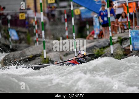 Ivrea, Italie. 10th juillet 2022. Ivrea, Italie 09 juillet 2022 2022 Championnats du monde junior ICF et slalom de canoë U23 à Ivrea, en Italie, les U23 meilleurs pagayeurs slalom de canoë au monde ont pris la scène et se sont battus pour le titre mondial. Les courses suivantes ont eu lieu : canoë pour femmes de moins de 23 ans (C1) canoë pour hommes de moins de 23 ans (C1) kayak pour femmes de moins de 23 ans (K1) kayak pour hommes de moins de 23 ans (K1); kayak pour hommes junior (K1), kayak pour femmes junior (K1), canoë junior pour femmes (K1), canoë junior pour hommes (K1), kayak junior pour femmes pour femmes (1) crédit : Agence photo indépendante/Alamy Live News Banque D'Images