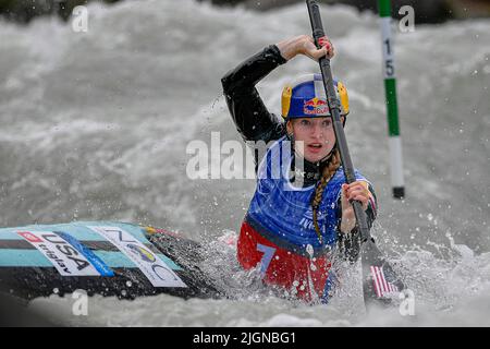 Ivrea, Italie. 10th juillet 2022. Ivrea, Italie 09 juillet 2022 2022 Championnats du monde junior ICF et slalom de canoë U23 à Ivrea, en Italie, les U23 meilleurs pagayeurs slalom de canoë au monde ont pris la scène et se sont battus pour le titre mondial. Les courses suivantes ont eu lieu : canoë pour femmes de moins de 23 ans (C1) canoë pour hommes de moins de 23 ans (C1) kayak pour femmes de moins de 23 ans (K1) kayak pour hommes de moins de 23 ans (K1); kayak pour hommes junior (K1), kayak pour femmes junior (K1), canoë junior pour femmes (K1), canoë junior pour hommes (K1), kayak junior pour femmes pour femmes (1) crédit : Agence photo indépendante/Alamy Live News Banque D'Images