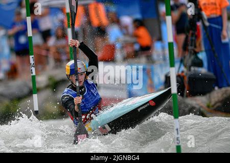 Ivrea, Italie. 10th juillet 2022. Ivrea, Italie 09 juillet 2022 2022 Championnats du monde junior ICF et slalom de canoë U23 à Ivrea, en Italie, les U23 meilleurs pagayeurs slalom de canoë au monde ont pris la scène et se sont battus pour le titre mondial. Les courses suivantes ont eu lieu : canoë pour femmes de moins de 23 ans (C1) canoë pour hommes de moins de 23 ans (C1) kayak pour femmes de moins de 23 ans (K1) kayak pour hommes de moins de 23 ans (K1); kayak pour hommes junior (K1), kayak pour femmes junior (K1), canoë junior pour femmes (K1), canoë junior pour hommes (K1), kayak junior pour femmes pour femmes (1) crédit : Agence photo indépendante/Alamy Live News Banque D'Images