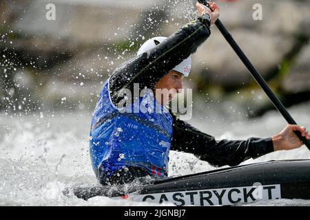 Ivrea, Italie. 10th juillet 2022. Ivrea, Italie 09 juillet 2022 2022 Championnats du monde junior ICF et slalom de canoë U23 à Ivrea, en Italie, les U23 meilleurs pagayeurs slalom de canoë au monde ont pris la scène et se sont battus pour le titre mondial. Les courses suivantes ont eu lieu : canoë pour femmes de moins de 23 ans (C1) canoë pour hommes de moins de 23 ans (C1) kayak pour femmes de moins de 23 ans (K1) kayak pour hommes de moins de 23 ans (K1); kayak pour hommes junior (K1), kayak pour femmes junior (K1), canoë pour femmes junior (K1), canoë junior pour hommes (K1), kayak junior pour hommes junior () Médaille d'or pour hommes (1) Titouck : Agence photo indépendante/Alamy Live News Banque D'Images