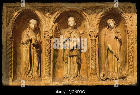 Un panneau sculpté de 14th siècles à Vérone en Espagne, contient trois figures (1) Mary Magdalene (alias Marie de Magdala, la Madeleine ou la Madeleine) (2) St Michel et (3) la Marthe biblique - d'une sculpture à Vérone en Espagne). Dans certaines versions, Martha est la sœur de Mary Magdalene, appelée Marie de Bethany. Banque D'Images