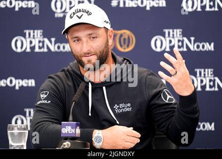 Jon Rahm d'Espagne pendant une conférence de presse pendant la troisième journée de pratique de l'Open à l'Old course, St Andrews. Date de la photo: Mardi 12 juillet 2022. Banque D'Images