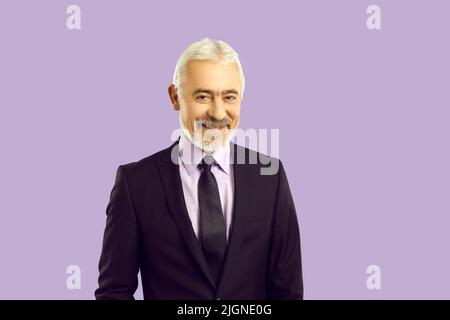 Homme d'affaires mûr souriant en costume portrait Banque D'Images