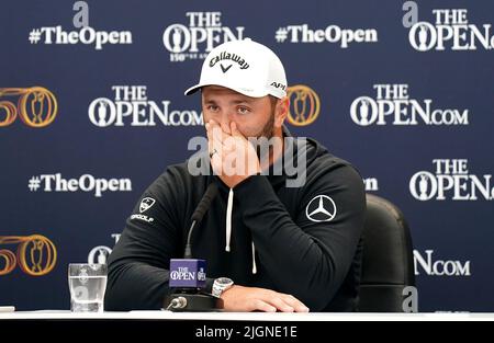 Jon Rahm d'Espagne pendant une conférence de presse pendant la troisième journée de pratique de l'Open à l'Old course, St Andrews. Date de la photo: Mardi 12 juillet 2022. Banque D'Images