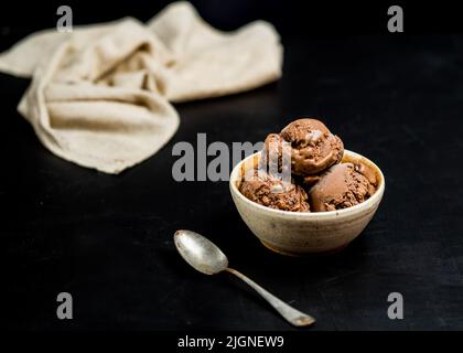 Chocolat cannelle basilic Gelato Banque D'Images