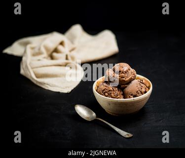Chocolat cannelle basilic Gelato Banque D'Images