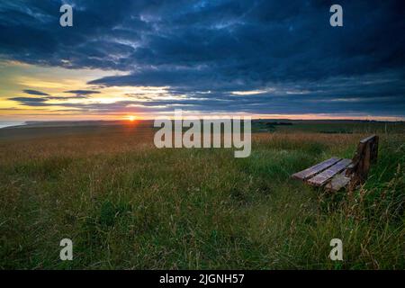 Coucher de soleil sur le parc national de South Downs, Eastbourne, East Sussex, Royaume-Uni. Banque D'Images