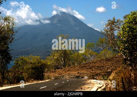 Mont Uyelewun (Uye Lewun) à Lembata Island, Lembata, Nusa Tenggara est, Indonésie. Banque D'Images