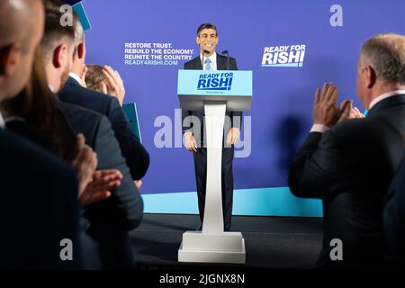 Rishi Sunak lors du lancement de sa campagne pour devenir chef du Parti conservateur et premier ministre, au Queen Elizabeth II Centre de Londres. Date de la photo: Mardi 12 juillet 2022. Banque D'Images