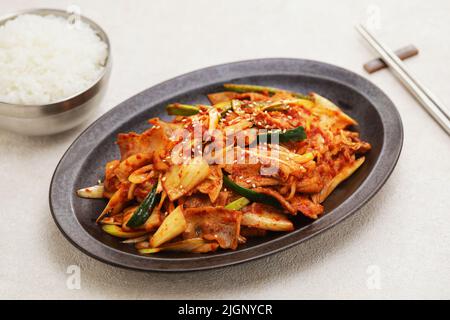Belly de porc et kimchi sautés frits, cuisine coréenne Banque D'Images