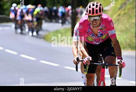 Megève, France. 12th juillet 2022. Français Benoit Cosnefroy de AG2R Citroën et italien Alberto Bettiol de EF Education-EasyPost photographié en action pendant la phase dix de la course cycliste Tour de France, une course de 148km de Morzine les portes du Soleil à Megève, France, le mardi 12 juillet 2022. Le Tour de France de cette année a lieu du 01 au 24 juillet 2022. BELGA PHOTO DAVID STOCKMAN - UK OUT crédit: Belga News Agency/Alay Live News Banque D'Images