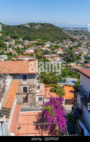 Vue depuis la place Piazza Giose’ Carducci, San Felice Circeo, Lazio, Italie, Europe Banque D'Images