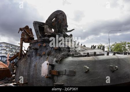 WROCŁAW, POLOGNE - 12 JUILLET 2022 : exposition de matériel militaire russe détruit « pour vous et notre liberté » à Wrocław, T-72BA, photo en gros plan de Tan Banque D'Images