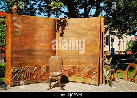 Une sculpture en bronze du livre Oh les endroits que vous allez visiter fait partie du plus grand mémorial du Dr Seuss, en hommage à l'écrivain, illustrateur et auteur des enfants Banque D'Images