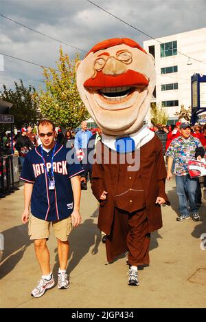 Une grande caricature Teddy Roosevelt, l'un des présidents qui traversent le Washington Nationals Park pendant un match de baseball, accueille les fans de l'équipe Banque D'Images