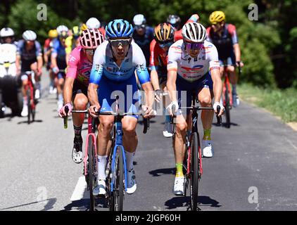 Megève, France. 12th juillet 2022. Le pack de cavaliers photographiés en action pendant la phase dix de la course cycliste Tour de France, une course de 148km de Morzine les portes du Soleil à Megève, France, le mardi 12 juillet 2022. Le Tour de France de cette année a lieu du 01 au 24 juillet 2022. BELGA PHOTO DAVID STOCKMAN - UK OUT crédit: Belga News Agency/Alay Live News Banque D'Images