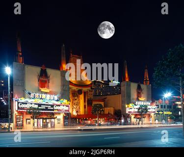 Historique 1990 GRAUMANN'S CHINESE THEATER (©MAYER & Holler 1927) WALK OF FAME DE HOLLYWOOD BOULEVARD LOS ANGELES CALIFORNIA USA Banque D'Images