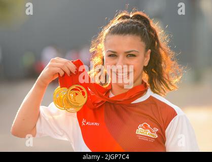 Photo du dossier en date du 01-08-2014 de Claudia Fragapane en Angleterre avec ses quatre médailles d'or de gymnastique artistique. Claudia Fragapane avait 16 ans lorsqu'elle a rebondi aux Jeux du Commonwealth à Glasgow en 2014 et a remporté quatre médailles d'or de gymnastique. Date de publication : mardi 12 juillet 2022. Banque D'Images