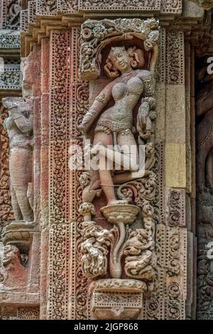 07 21 2007 sculpture de pierre sur le mur extérieur du temple Rajarani Bhubaneswar Orissa Orissa Inde Banque D'Images