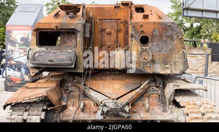 WROCŁAW, POLOGNE - 12 JUILLET 2022 : exposition d'équipements militaires russes détruits « pour votre liberté » à Wrocław, 2S19 Msta-S autopropulsés Banque D'Images