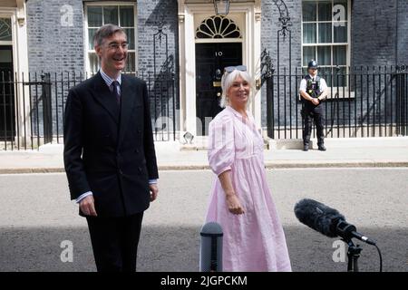 Londres, Royaume-Uni. 12th juillet 2022. Jacob Rees-Mogg, ministre d'État (ministre des possibilités du Brexit et de l'efficacité gouvernementale) et Nadine Dorries, secrétaire d'État au numérique, à la Culture, aux médias et aux Sports, donnent une interview où ils s'engagent à soutenir Liz Truss en tant que candidat conservateur. Crédit : Karl Black/Alay Live News Banque D'Images