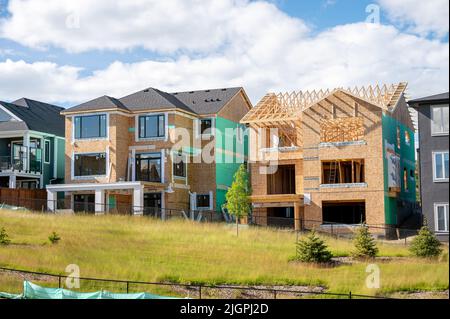 Calgary (Alberta) - 10 juillet, 20222 : construction résidentielle dans la banlieue de Calgary. Banque D'Images