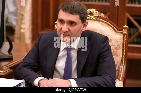 Moscou, Russie. 12th juillet 2022. Andrei Ryumin, Président du Directoire et Directeur général de la société nationale de pouvoir Rosseti Group, lors d'une rencontre avec le Président russe Vladimir Poutine au Kremlin, à 12 juillet 2022, à Moscou, en Russie. Credit: Mikhail Klimentyev/Kremlin Pool/Alamy Live News Banque D'Images