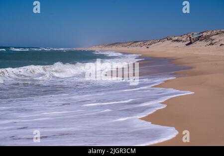 Plage à Cap Ferret avec des bunkers allemands de la Seconde Guerre mondiale Banque D'Images