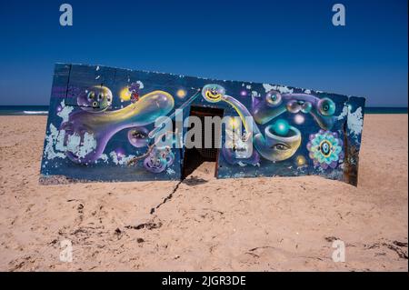 Plage à Cap Ferret avec des bunkers allemands de la Seconde Guerre mondiale Banque D'Images